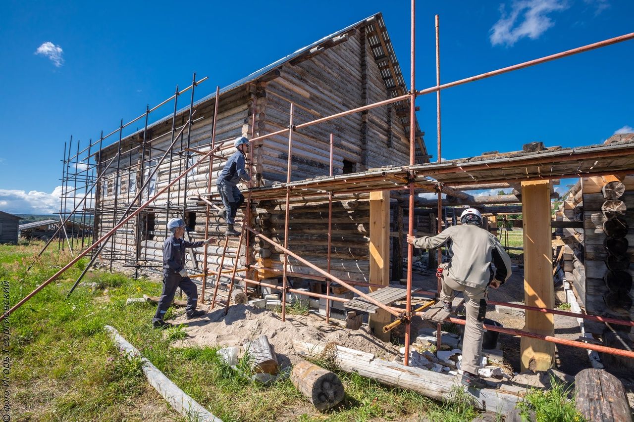 Реставрация дома Сергеевой на острове Кижи подходит к концу