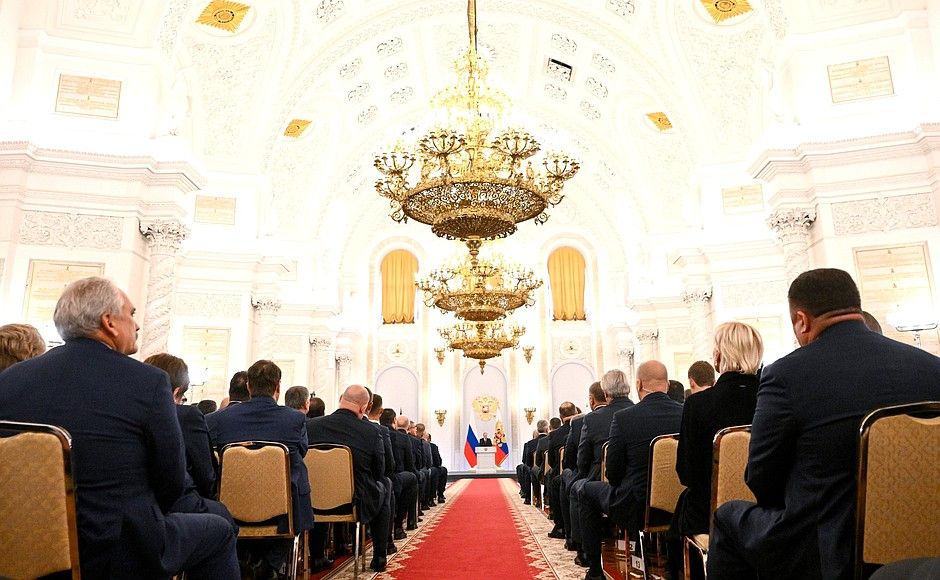 Владимир Путин подписал договоры о включении в состав России новых территорий