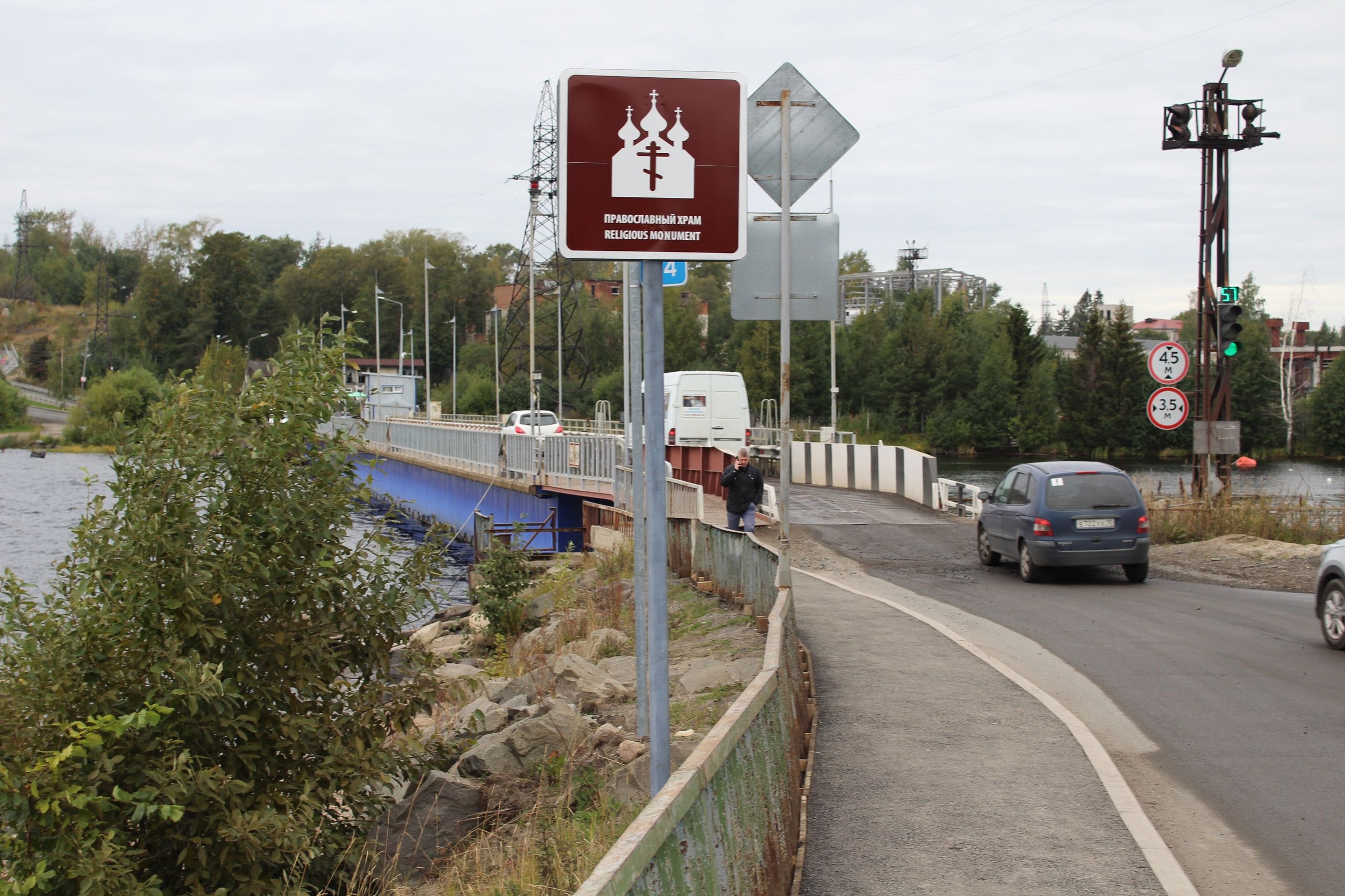 Тротуар возле моста в Соломенном планируют продлить