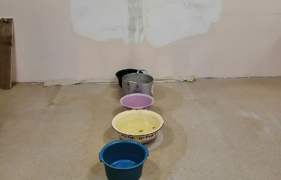 В детском саду №89 Петрозаводска после ремонта в спальне течет кровля