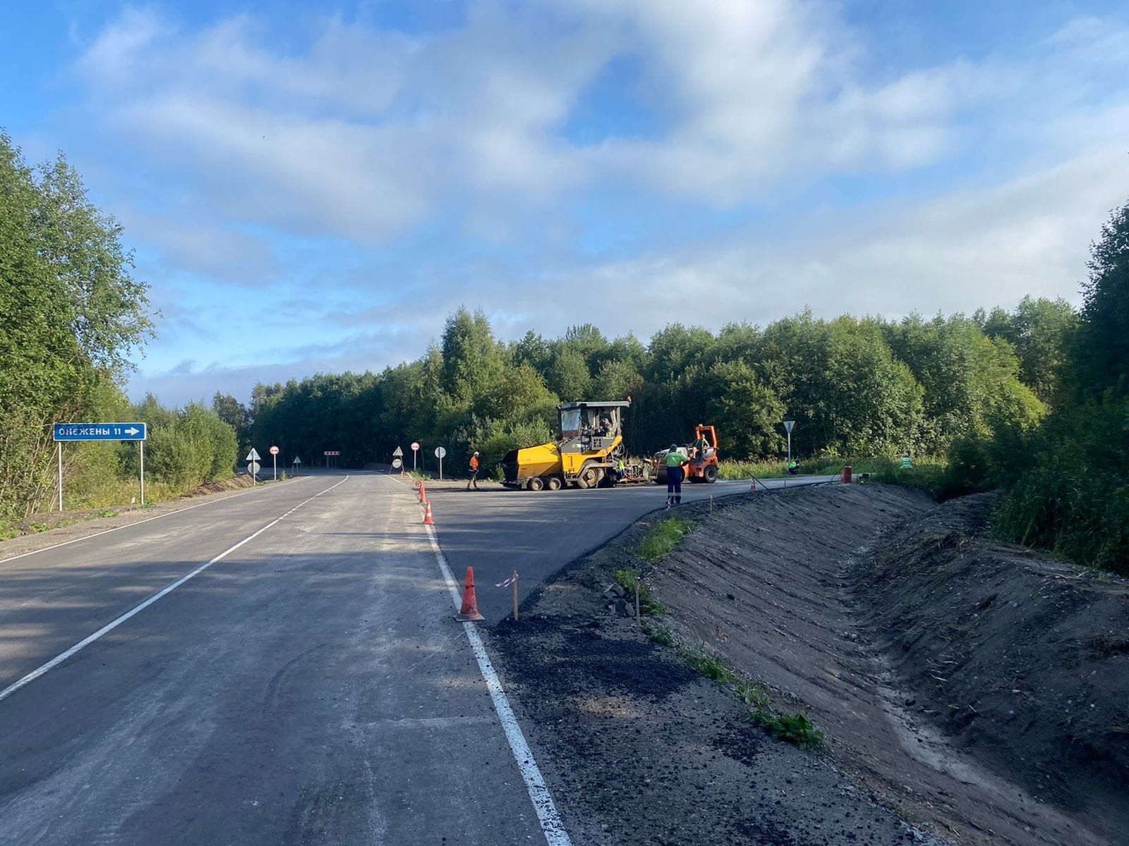 Строители завершают ремонт участка автодороги Медвежьегорск-Толвуя-Великая Губа