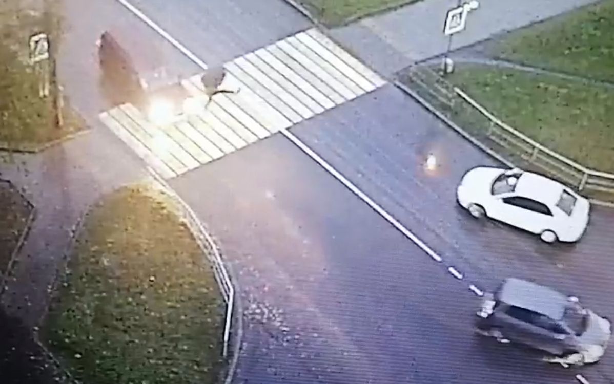 В Петрозаводске ищут водителя, который не уступил дорогу подростку на «зебре» и чуть не сбил его