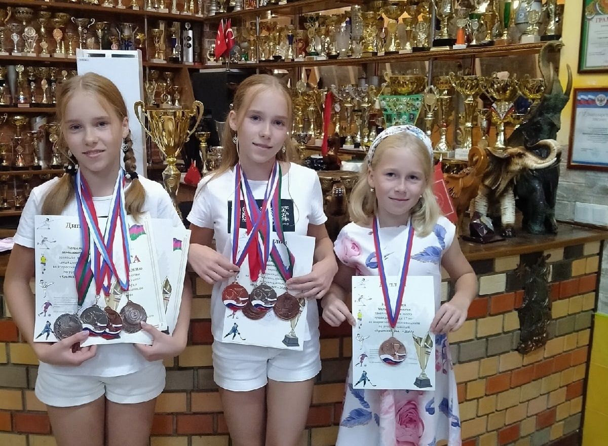 Три сестры из Петрозаводска заняли весь пьедестал почета на всероссийском турнире по шашкам