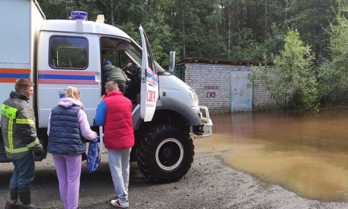 Из затопленных дачных кооперативов в Прионежье эвакуировали людей