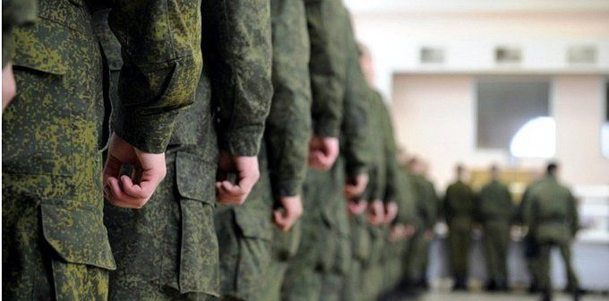 В Госдуме предлагают вернуться к двухгодичному сроку службы в армии