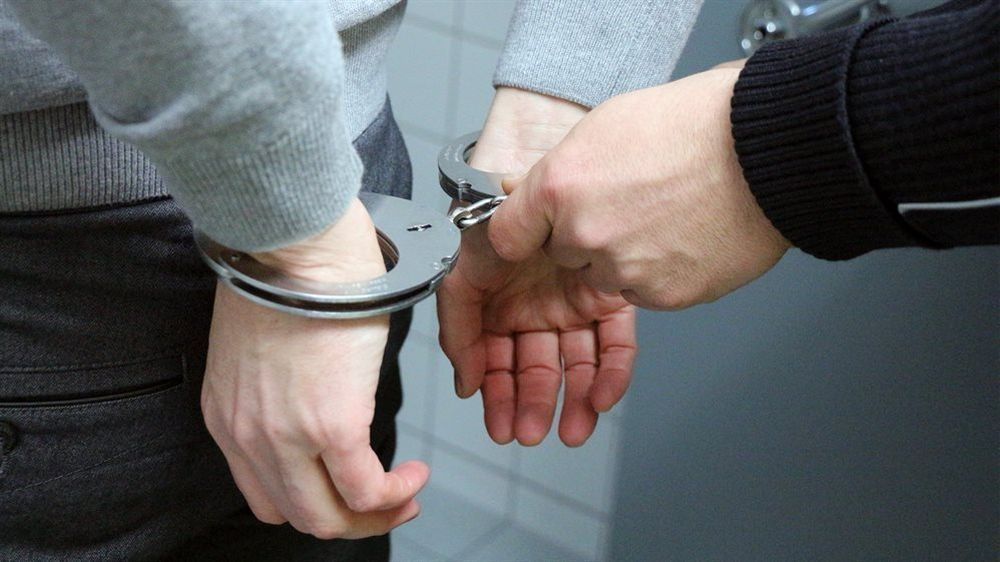 В Петрозаводске задержали 19-летнего курьера, который работал на телефонных мошенников