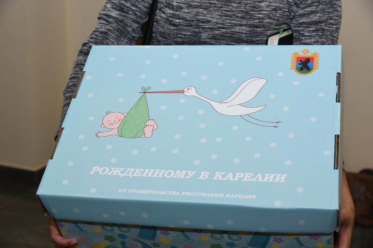 На подарки новорожденным в Карелии выделили 15 млн рублей