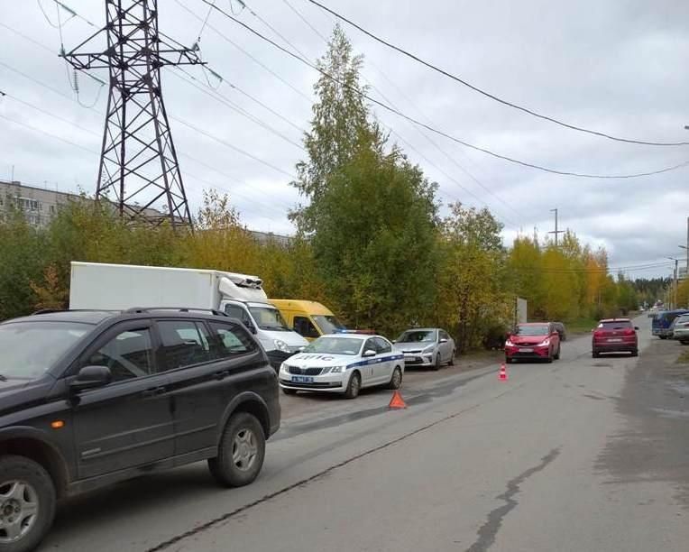В Петрозаводске 85-летний мужчина попал под колеса машины