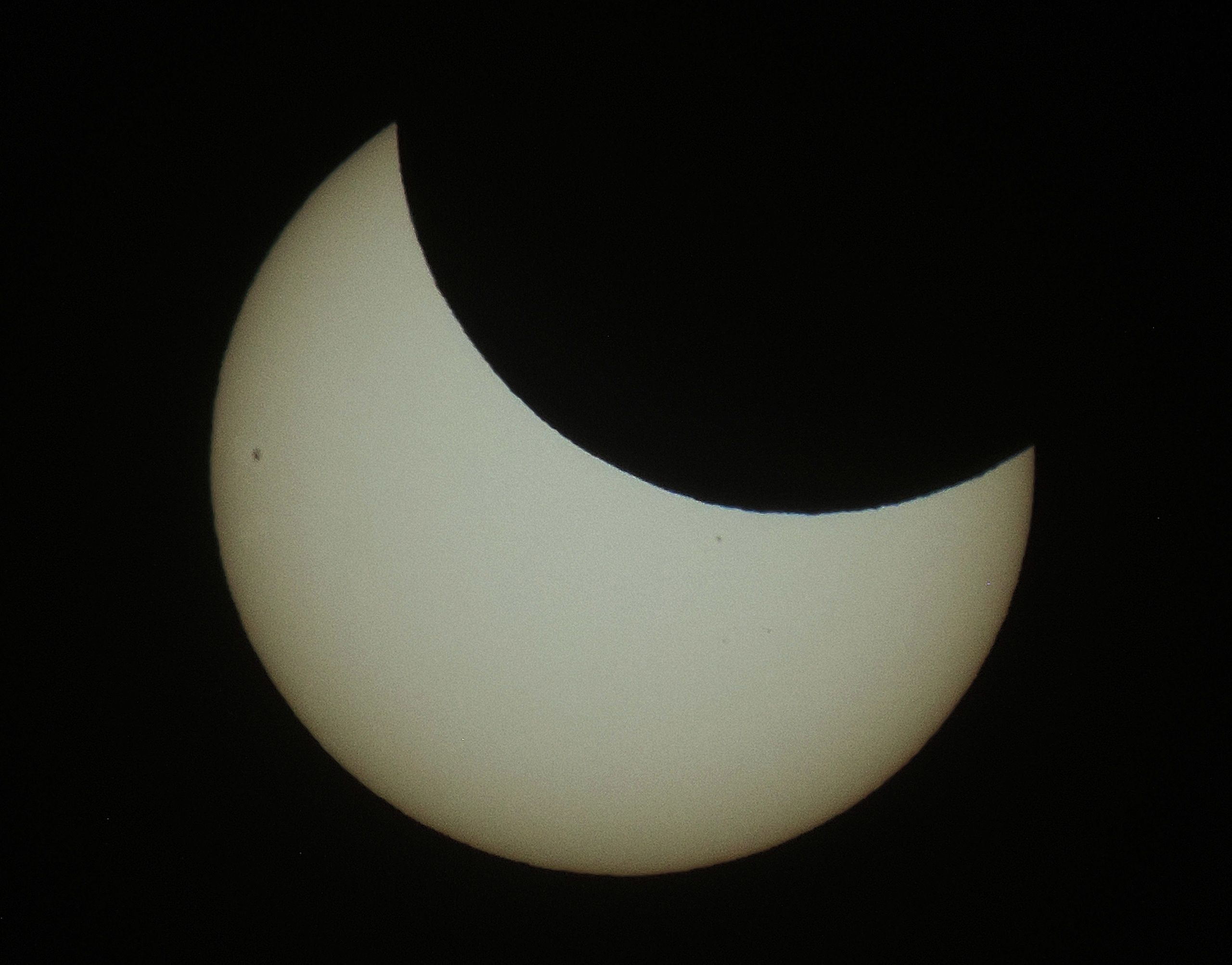 Жители Петрозаводска делятся фотографиями солнечного затмения Жители Петрозаводска делятся фотографиями солнечного затмения