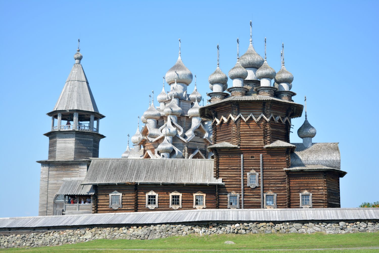 Петрозаводчан приглашают воссоздать на асфальте контур Преображенской церкви