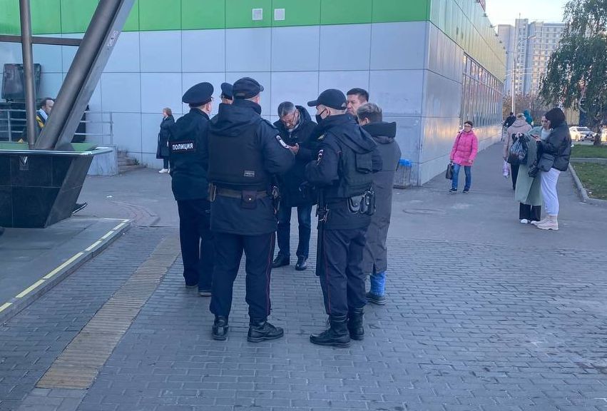 В Москве и Петербурге проходят облавы на мужчин для мобилизации. Сенатор Клишас пояснил, почему они незаконны