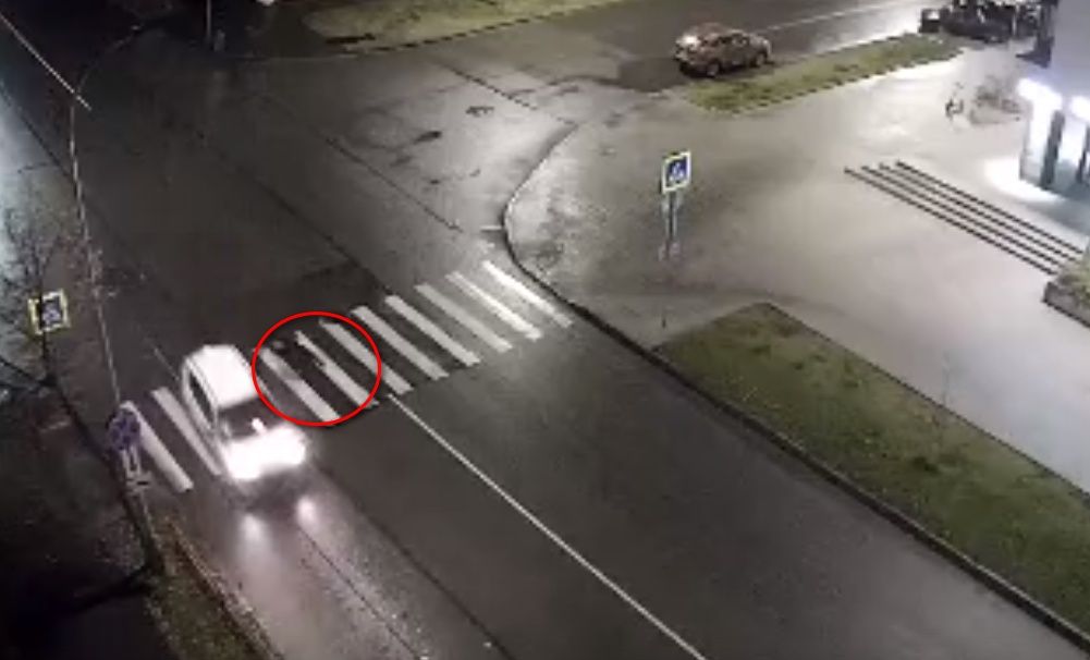 В центре Петрозаводска на «зебре» сбили пешехода – он отлетел на несколько метров