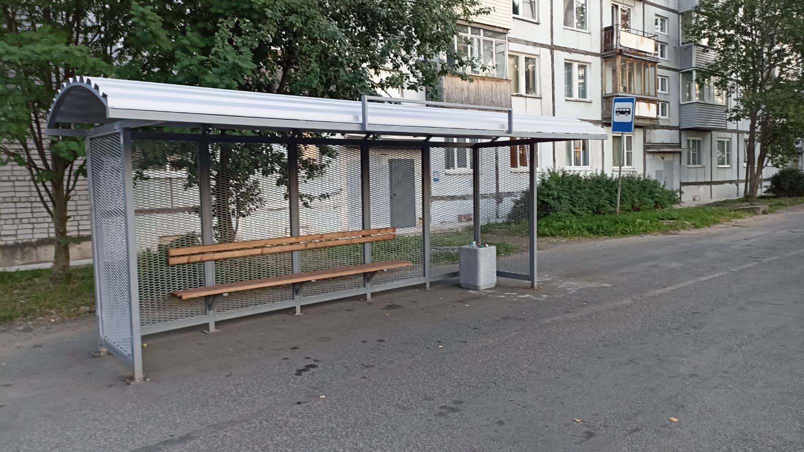 Сорок антивандальных павильонов установили на остановках в Петрозаводске