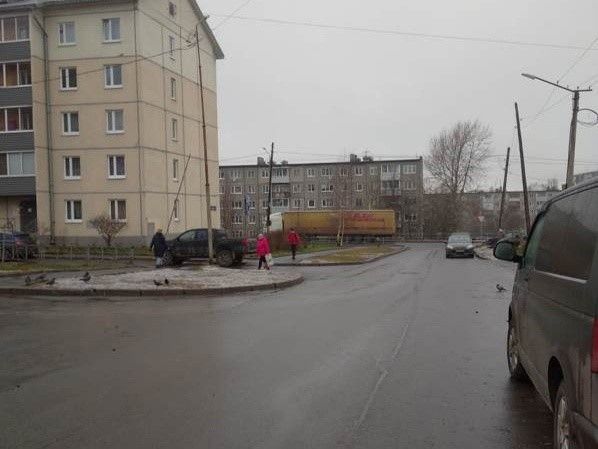 ГИБДД Петрозаводска ищет водителя, сбившего 12-летнюю девочку ГИБДД Петрозаводска ищет водителя, сбившего 12-летнюю девочку