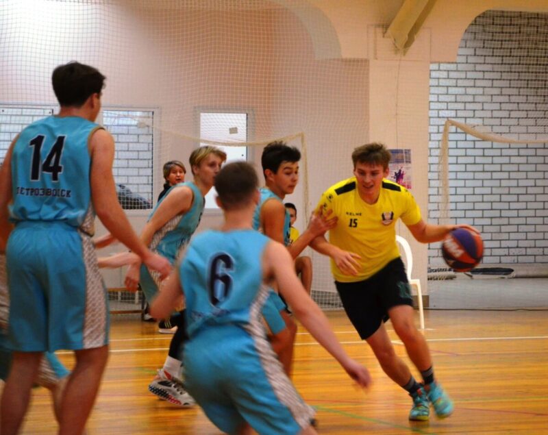 В Петрозаводске определили сильнейшие школьные баскетбольные команды