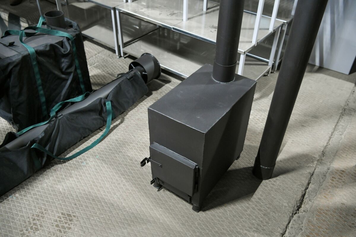 В колонии №9 Петрозаводска запустили производство печек и спальных мешков для участников спецоперации