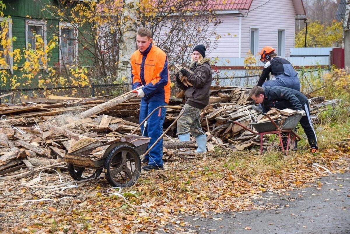 Волонтёры штаба #МЫВМЕСТЕ в Карелии помогают семьям мобилизованных с хозяйством, детьми, животными