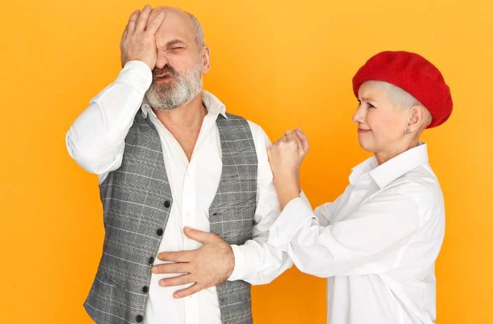 Житель Питкярантского района душил гражданскую жену, а она ударила его поленом