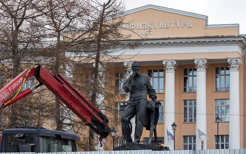 В Петрозаводске установили памятник ювелиру Перхину