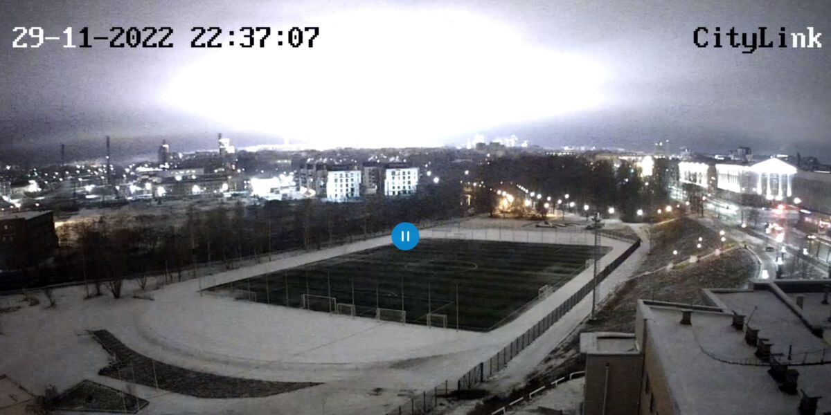 Вечернее небо над Петрозаводском озарила яркая вспышка