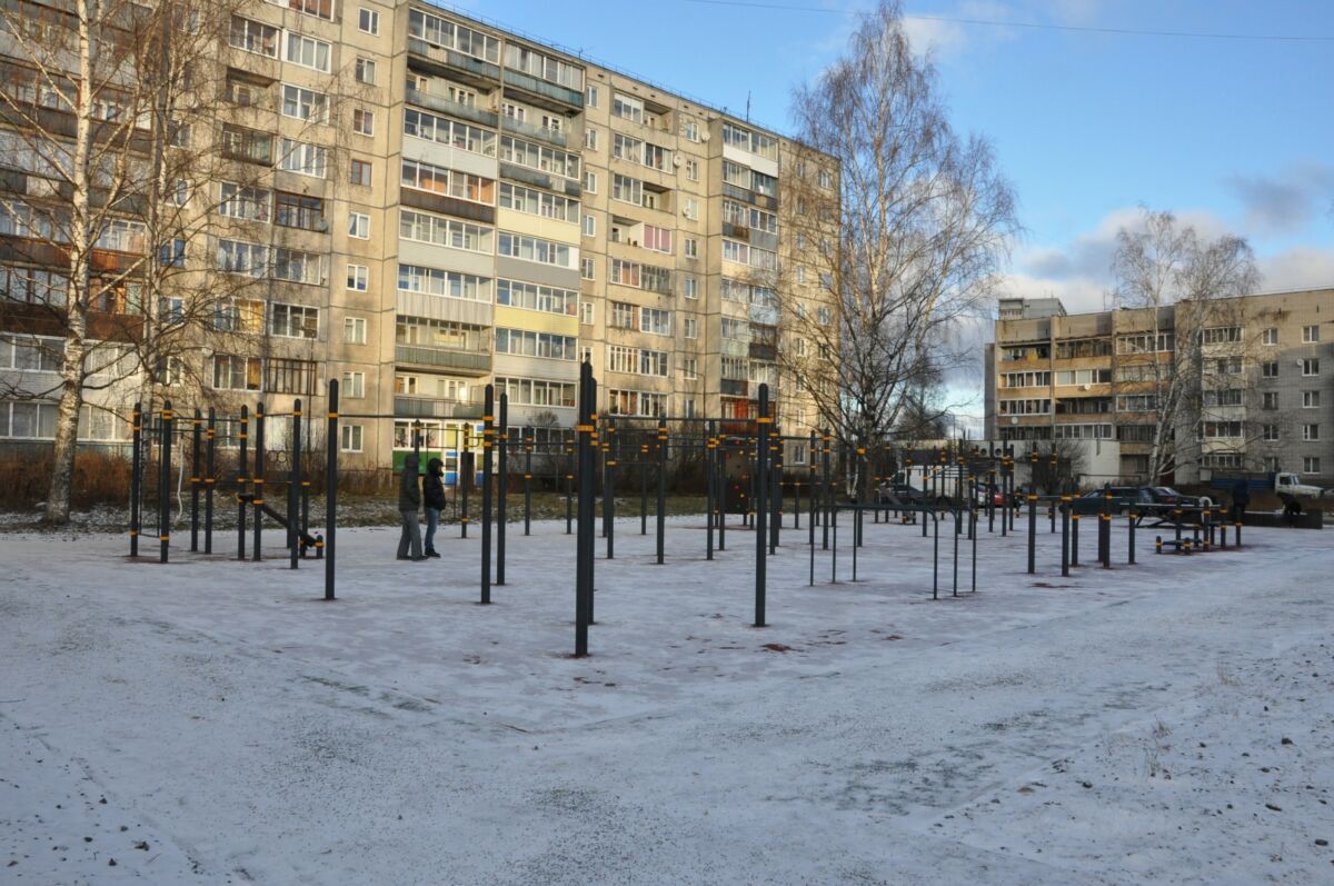 Дизайнерский теннисный стол установили на спортивной площадке в Петрозаводске Дизайнерский теннисный стол установили на спортивной площадке в Петрозаводске