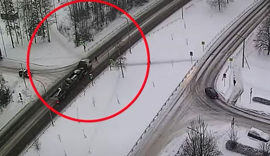 17-летнего пешехода в Петрозаводске сбила фура