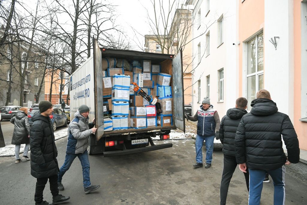 Карелия отправила 20-тонную фуру с вещами и оборудованием для участников специальной военной операции