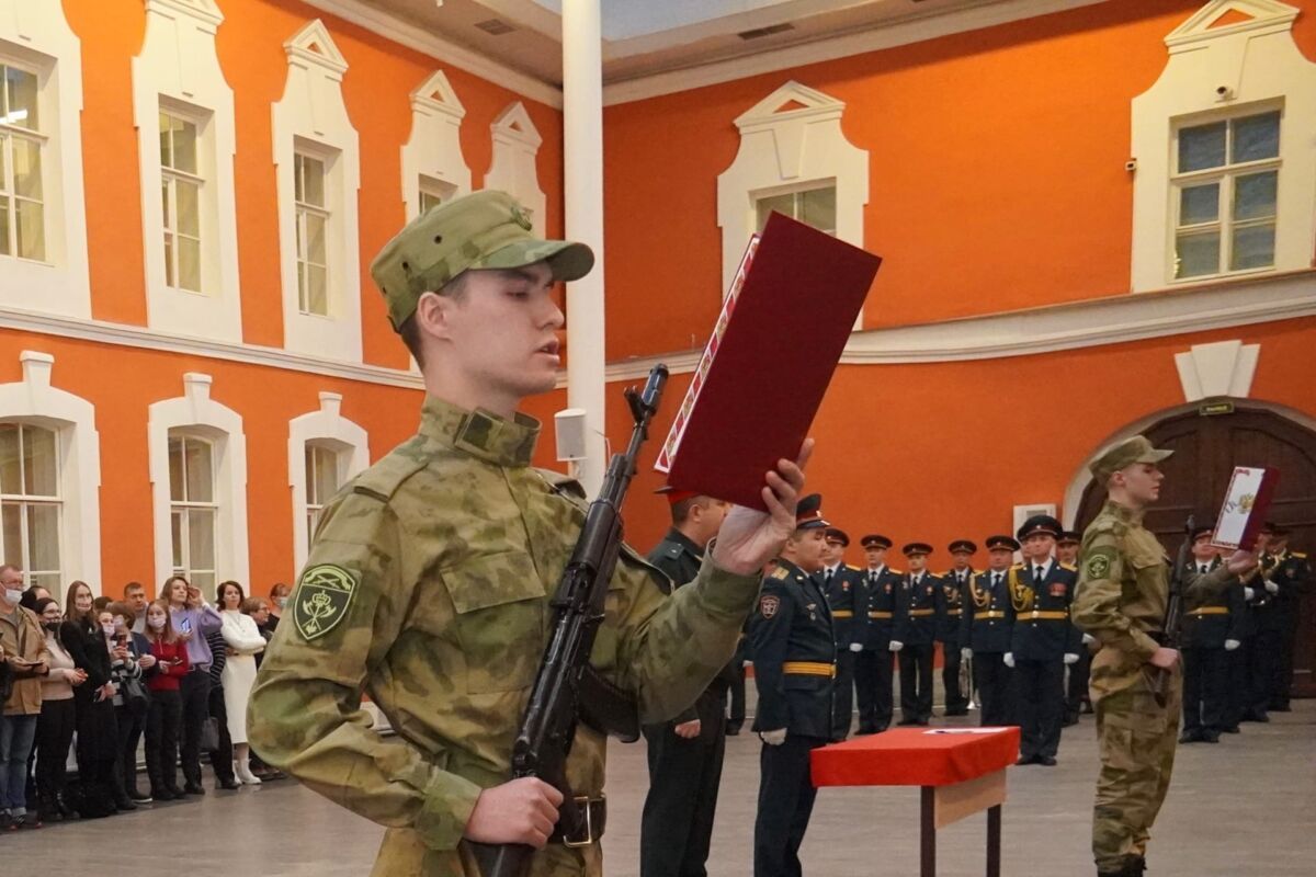 Сын главы Карелии Артура Парфенчикова принял военную присягу