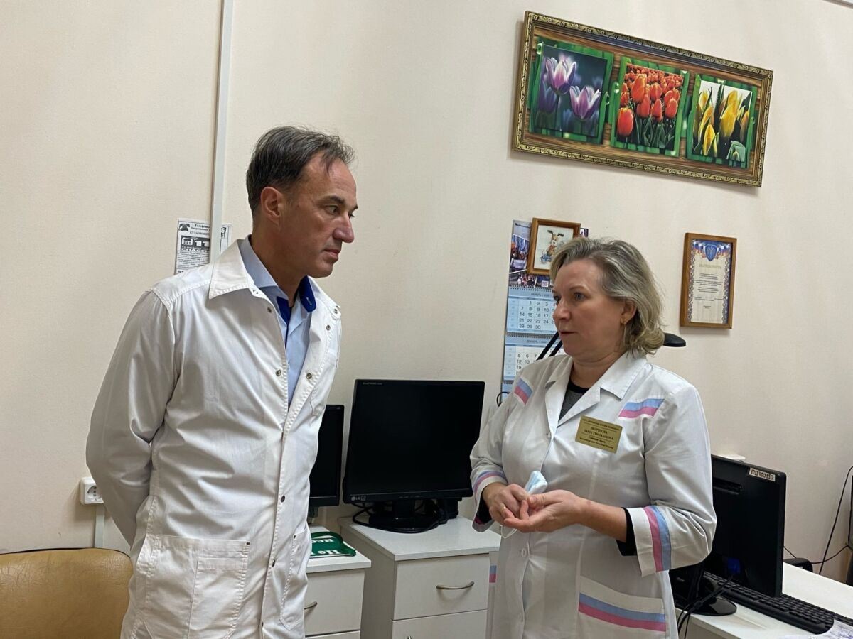 Алексей Хейфец оценил оборудование по реабилитации в Городской детской больнице Петрозаводска