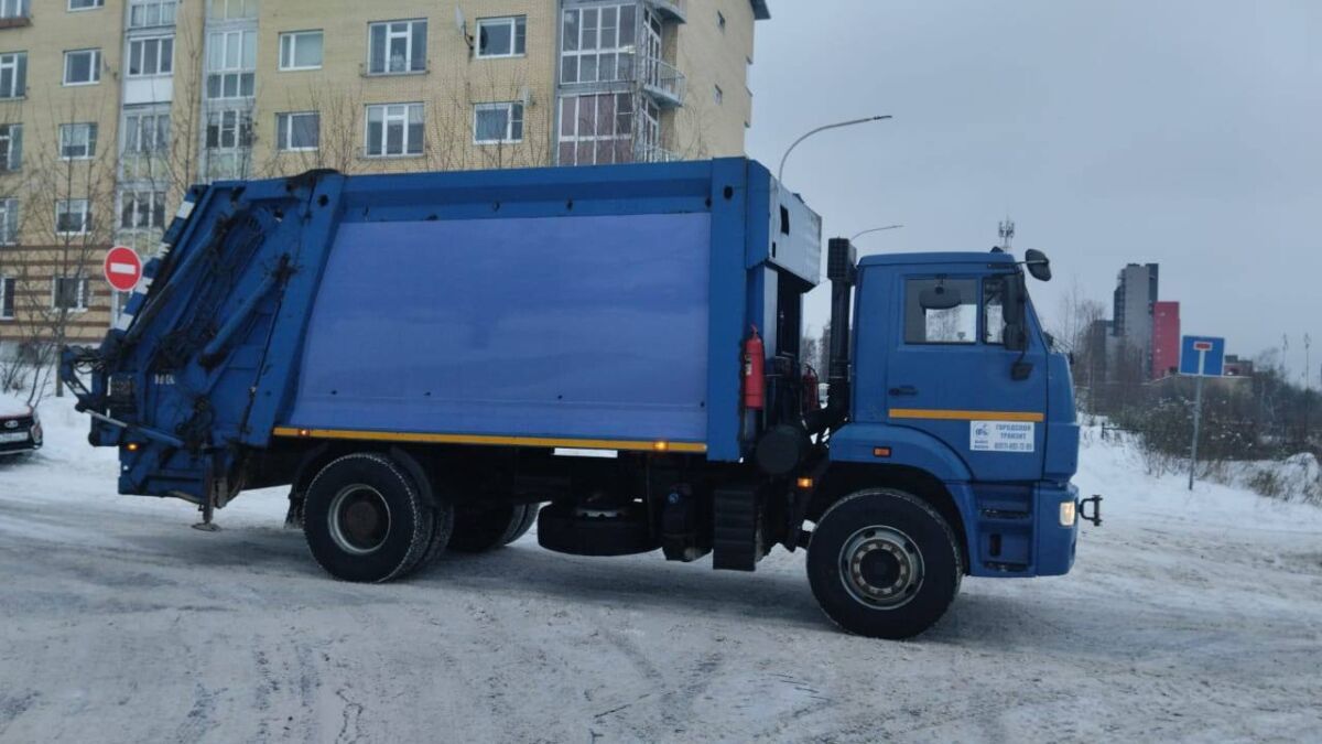 В Карелию поступили 15 новых мусоровозов