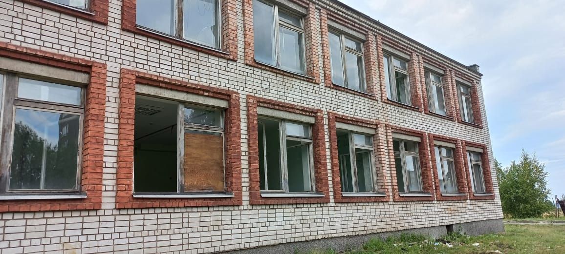 Сроки подходят к концу. А младшеклассники школы № 3 по-прежнему учатся в разных школах