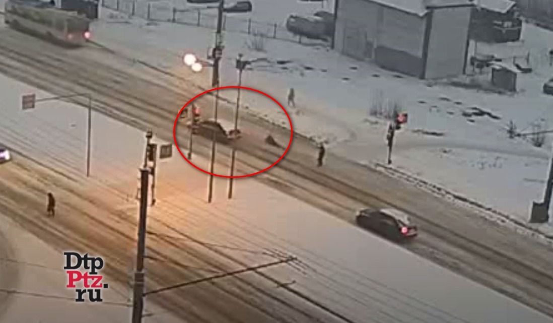 В Петрозаводске сбили пожилую женщину, которая переходила дорогу по «зебре» на зеленый свет