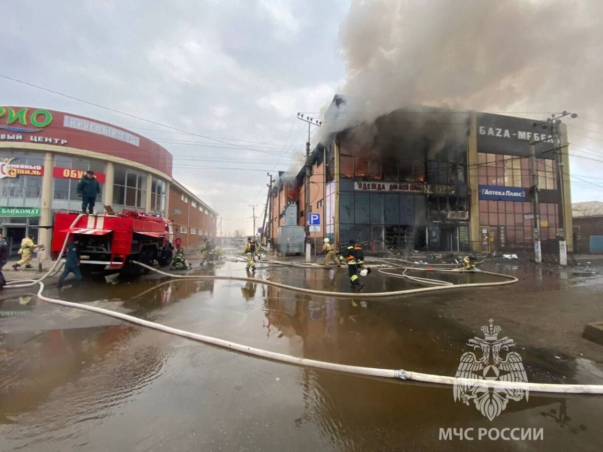 В России утром 25 декабря горел еще один крупный торговый центр