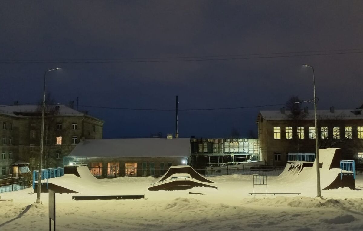 В новом скейтпарке в Петрозаводске установили фонари