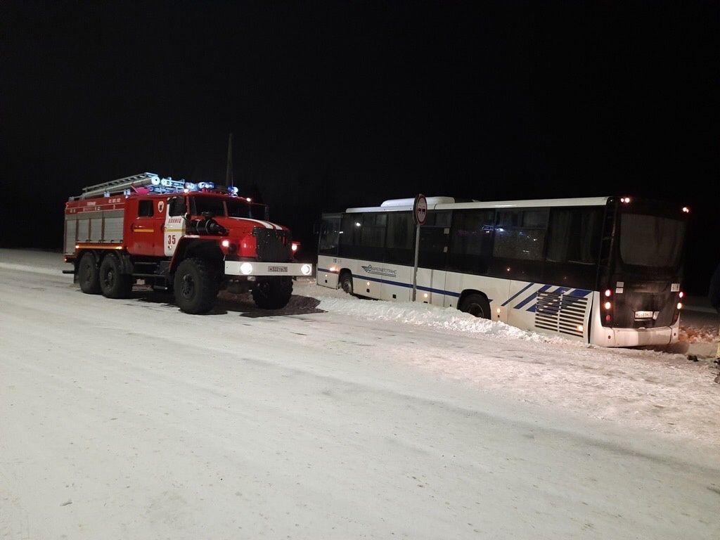 Пассажирский автобус попал в ДТП в Карелии