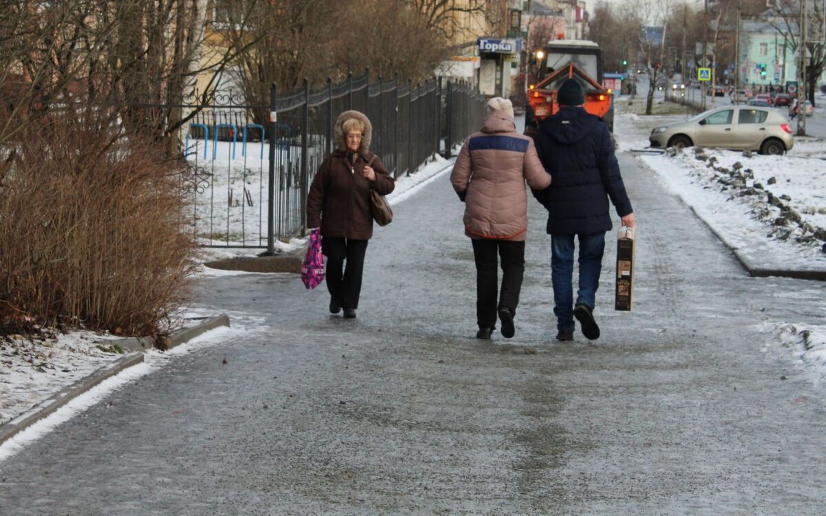 «Уборка тротуаров близка к провалу». Мэр Петрозаводска извинился перед горожанами и пригрозил коммунальщикам