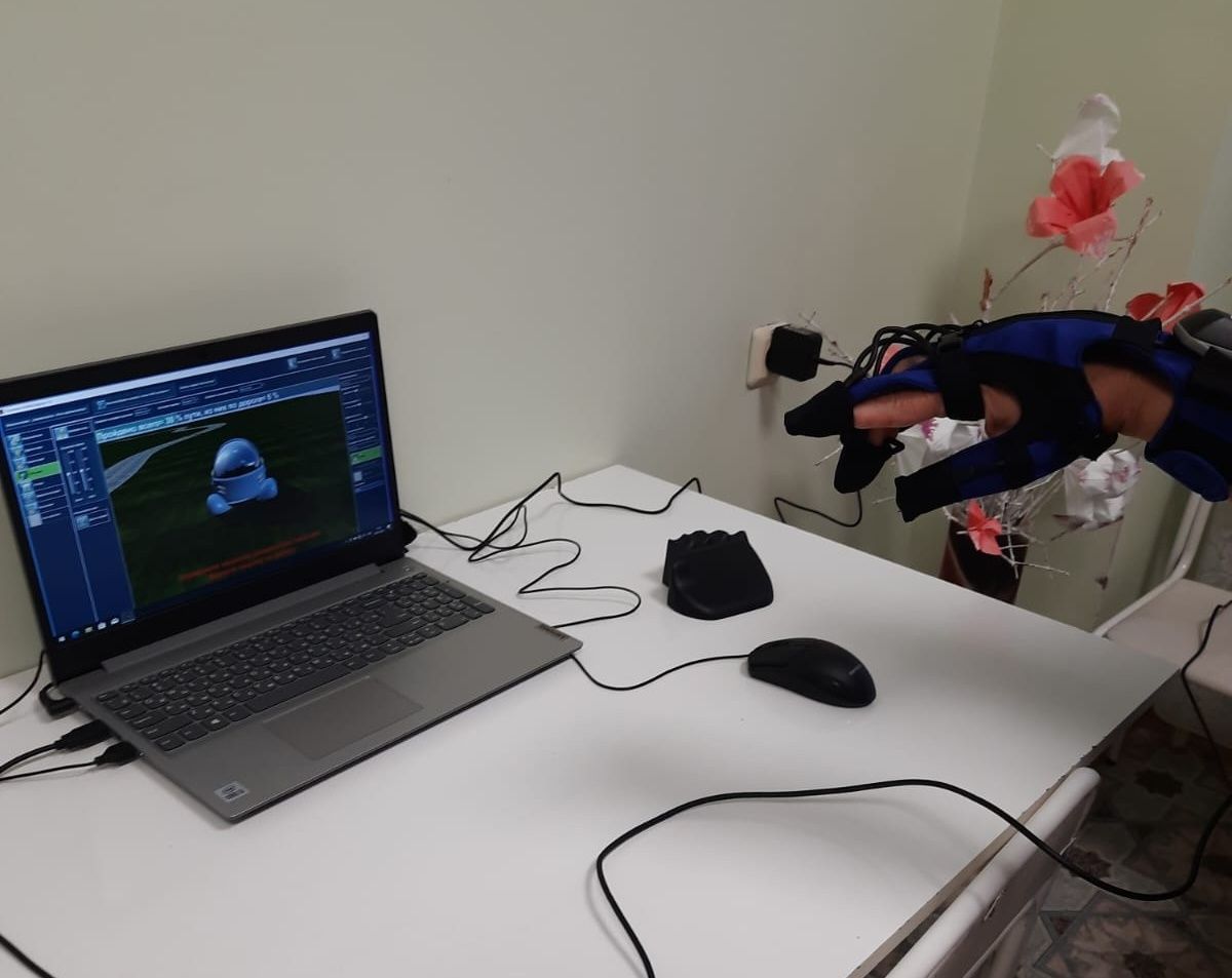 «Умная» перчатка в игровой форме поможет восстановиться после травм пациентам Пряжинской ЦРБ