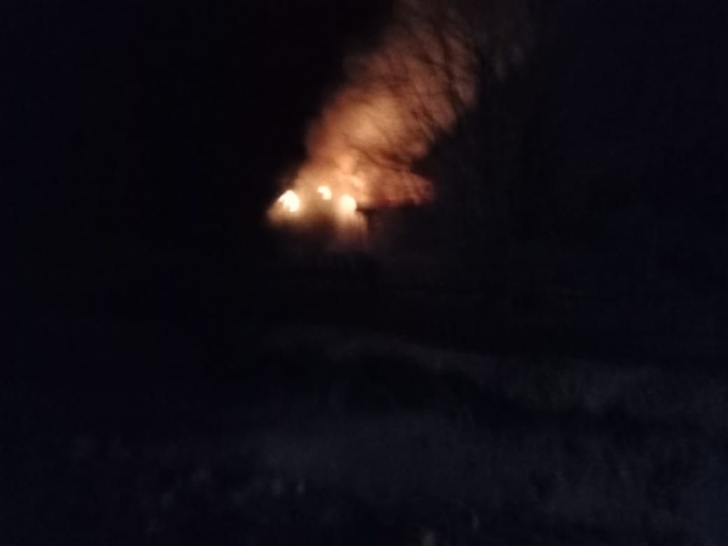 В Олонецком районе ночью сгорел деревянный дом