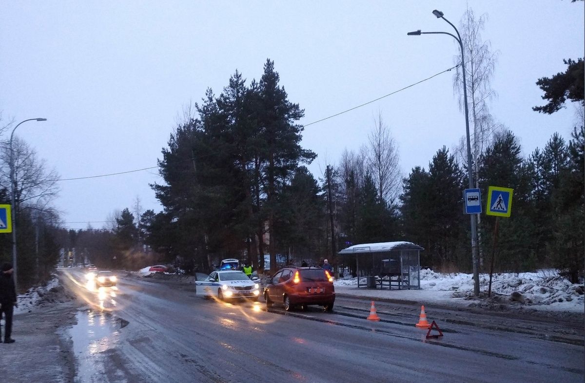 Опубликованы фотографии с места ДТП в Песках, где пострадали две женщины