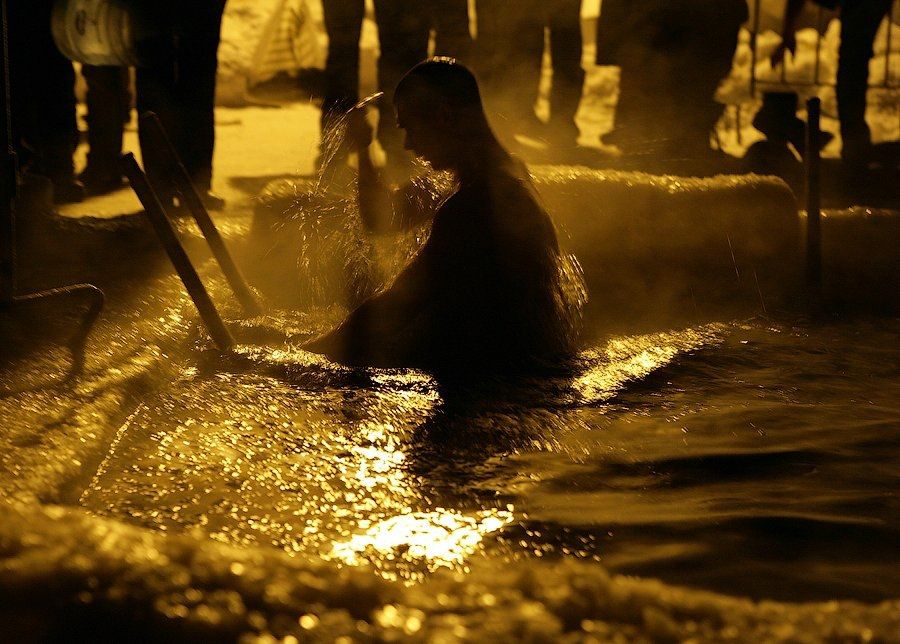 Как правильно окунаться в прорубь, как подготовиться к обряду. Самое важное о купаниях в Крещение