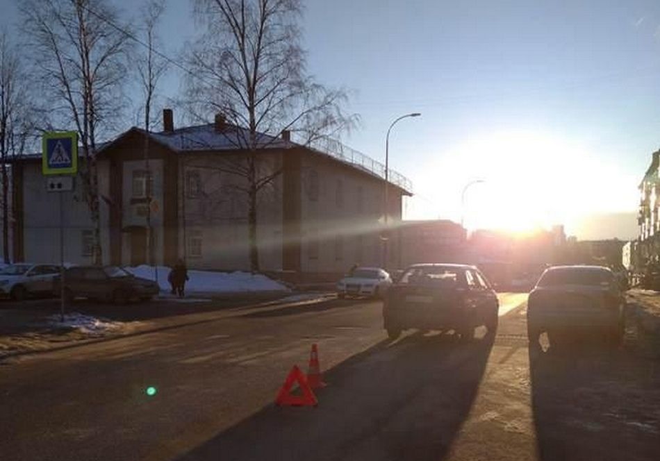 В Петрозаводске 18-летнюю девушку сбили на пешеходном переходе