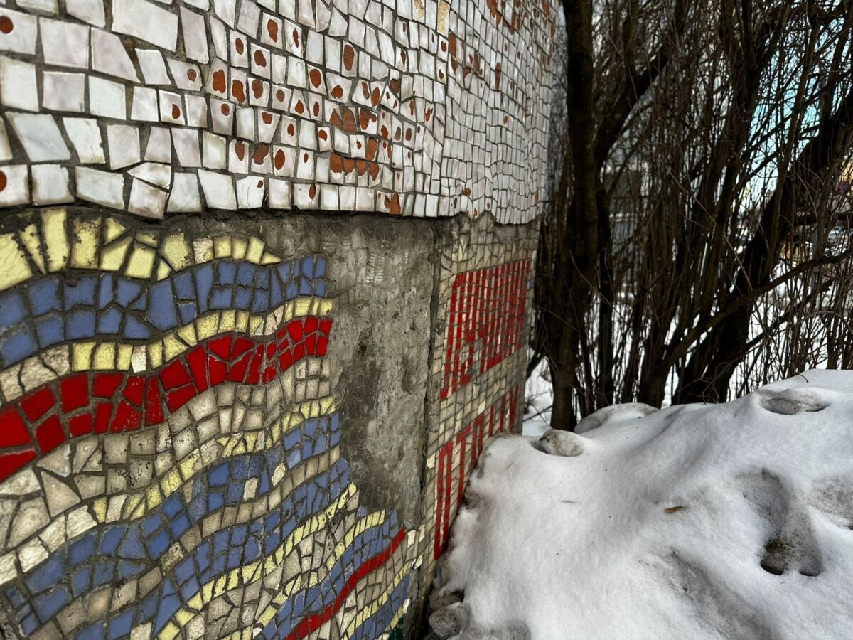 Мэр города рассказал о судьбе стелы возле дома Захаровых