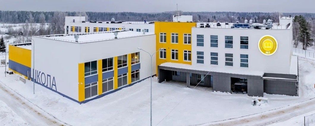 В Деревянке завершают отделку новой школы