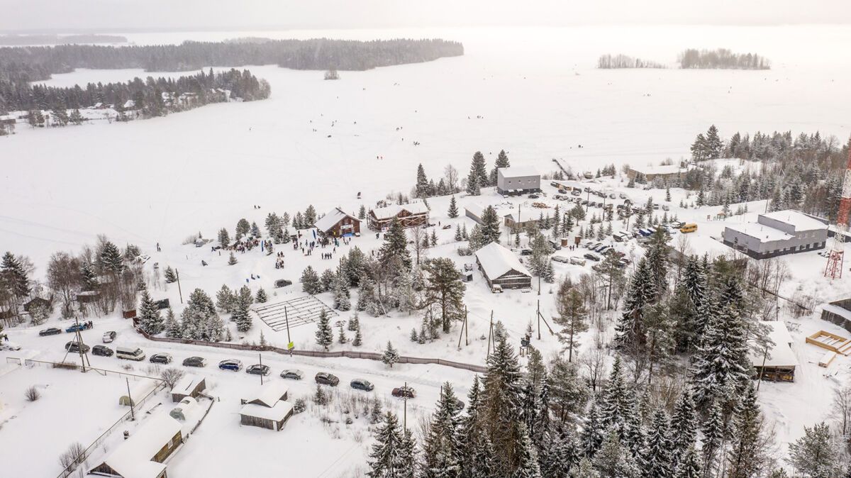 Рыбаки в Пудожском районе спасли от замерзания женщину