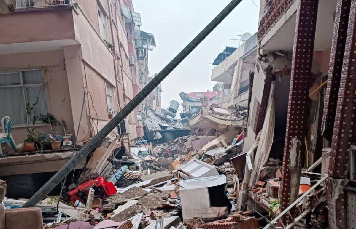 Города в руинах, тысячи пострадавших. В Турции произошло второе за сутки, еще более мощное землетрясение