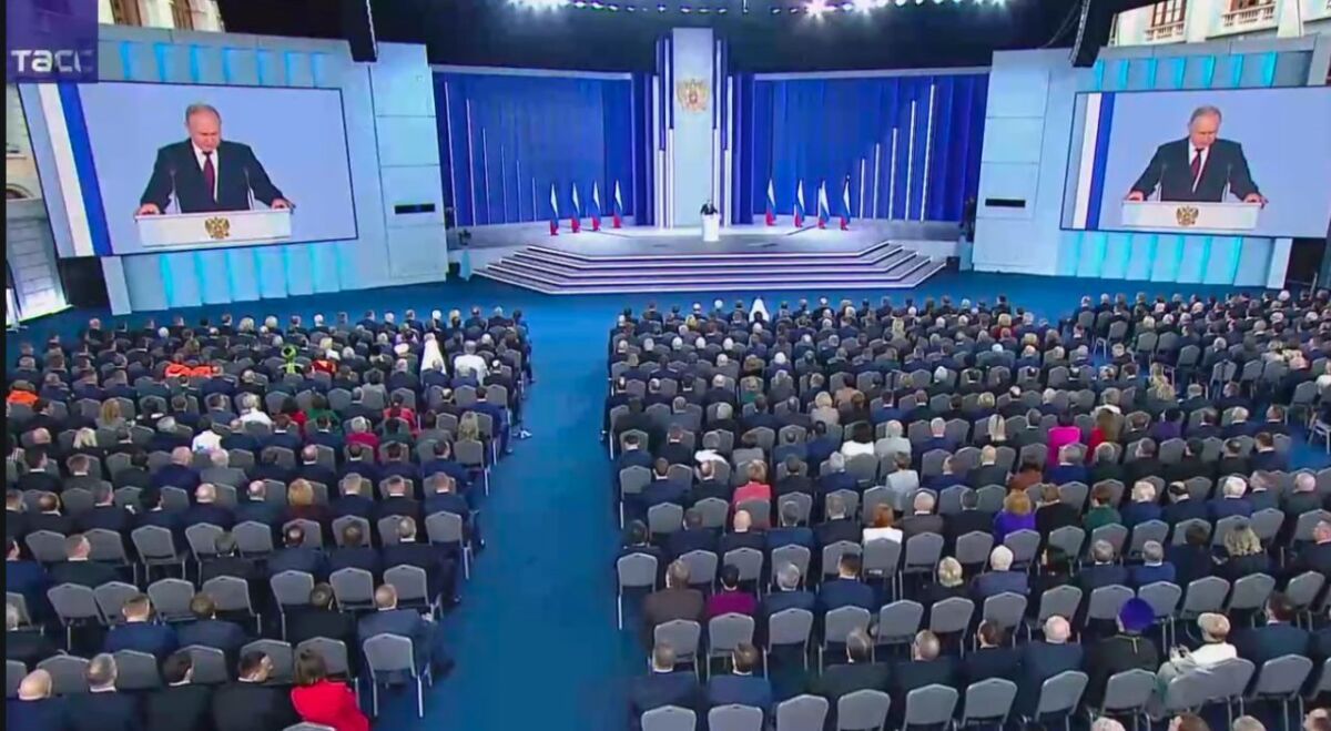 Владимир Путин поручил создать адресный фонд помощи семьям погибших и ветеранам боевых действий