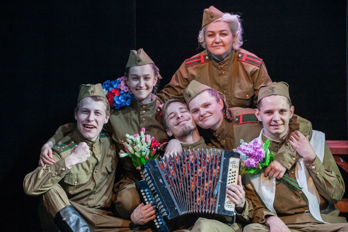 Артисты театра «Ad LIBERUM» показали юнармейцам спектакль «Эх дороги»