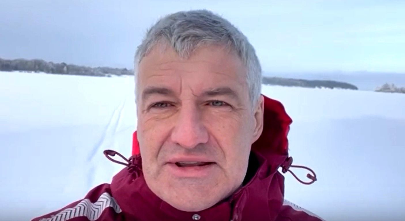 Глава Карелии с берега озера поздравил женщин с 8 марта