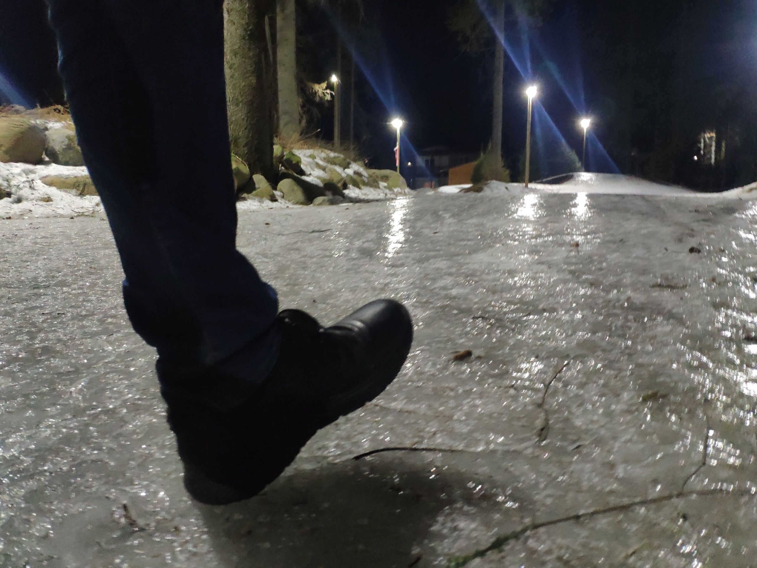 В Петрозаводске горожане жалуются на гололед и сосульки