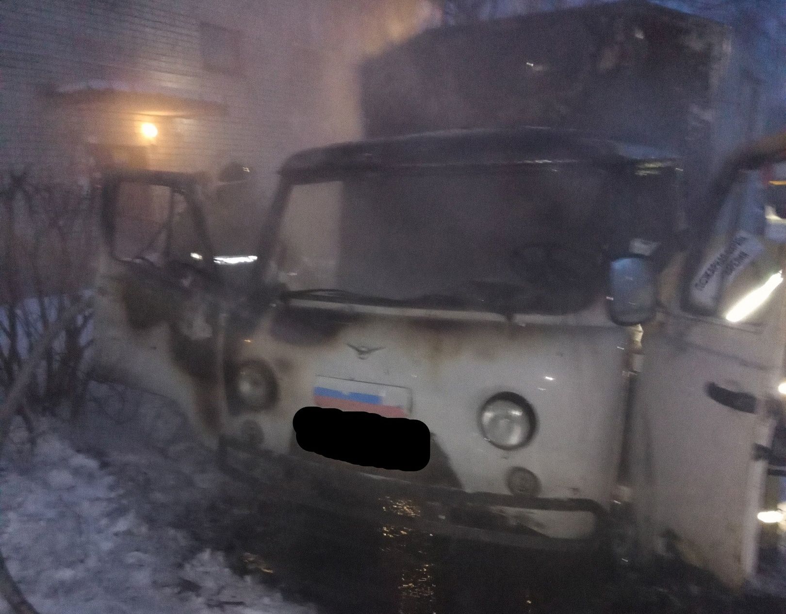 В Беломорске во дворе сгорел автомобиль